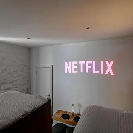 Sacre Coeur, Netflix & Chill アパート パリ